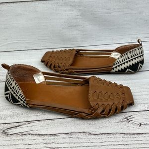 Gap kids woven sandals size 3